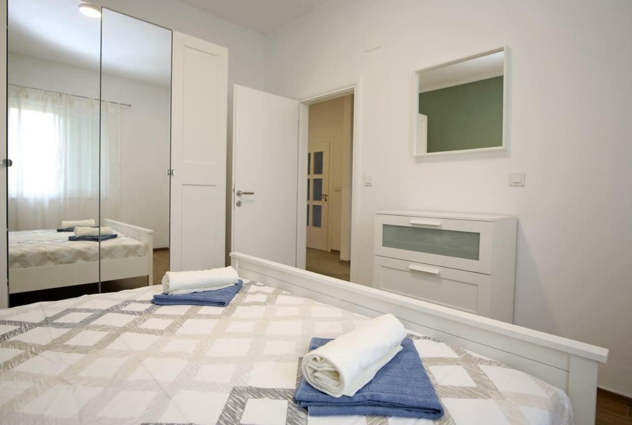 Modern Guest House Rak With Beautiful Pool Sibenik Bagian luar foto