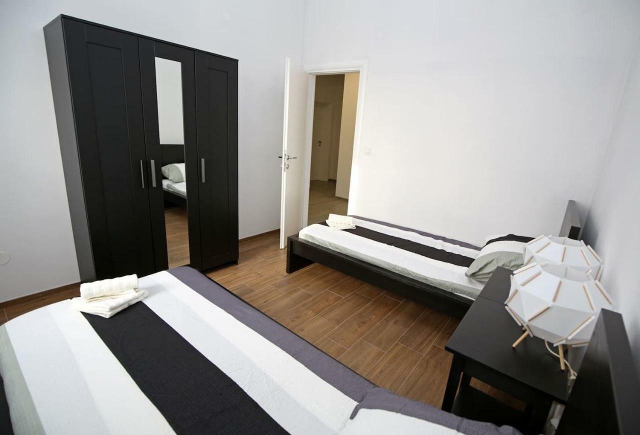 Modern Guest House Rak With Beautiful Pool Sibenik Bagian luar foto