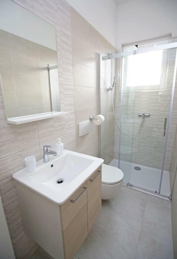 Modern Guest House Rak With Beautiful Pool Sibenik Bagian luar foto