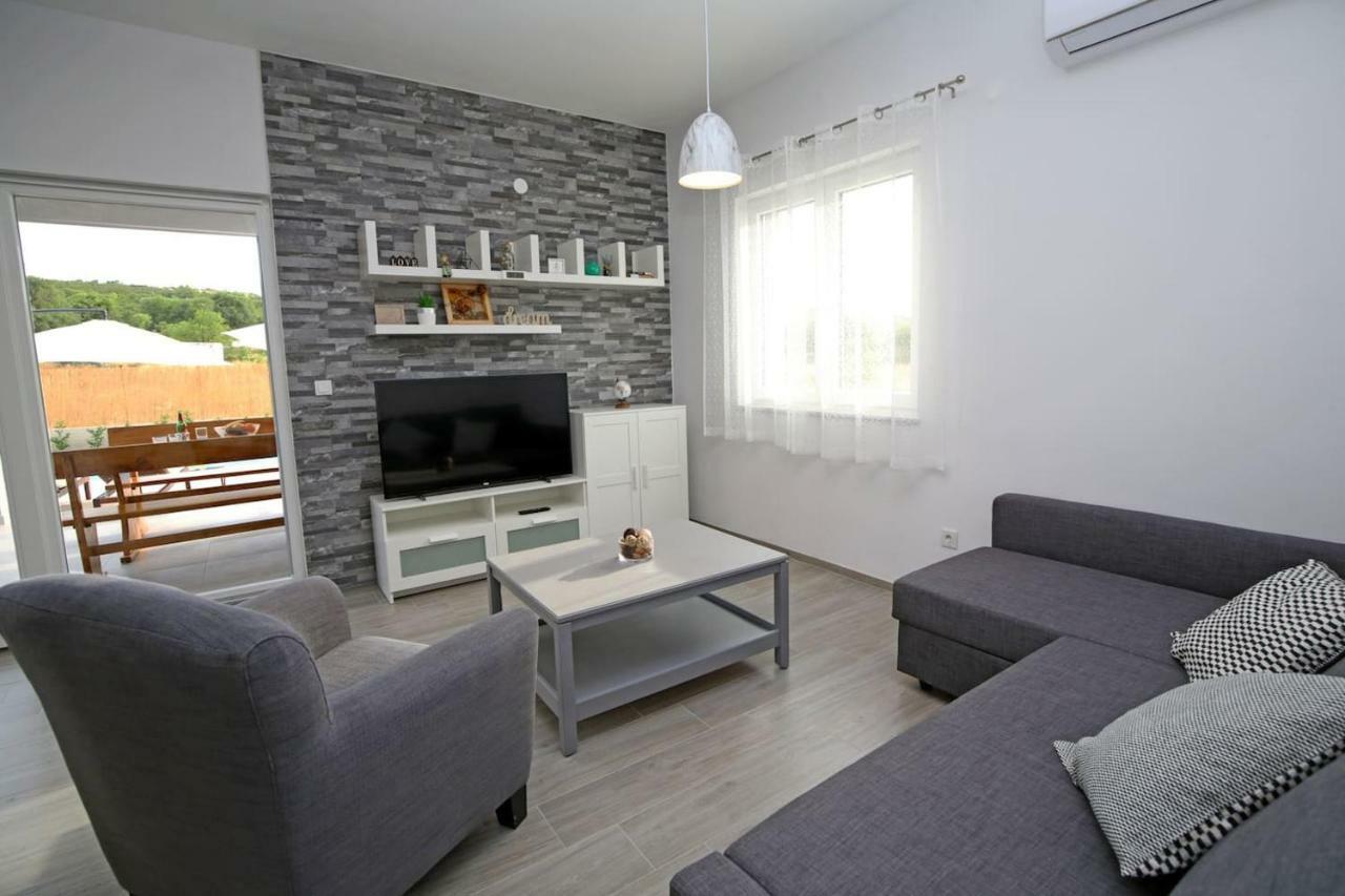 Modern Guest House Rak With Beautiful Pool Sibenik Bagian luar foto
